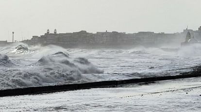 Cyclone Biparjoy: गुजरात के तटीय इलाकों से 7500 लोगों को निकाला गया, 67 ट्रेनें रद्द, तीनों सेनाएं अलर्ट cyclone biparjoy updates ndrf preparation and evacuation continues western railway cancelled 67 trains