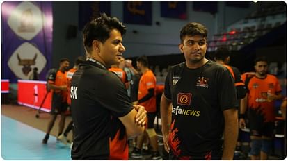 Handball League: गम बॉल से ट्रेनिंग कर कमाल कर रहे खिलाड़ी, कोच बोले- नेशनल लेवल पर भी ऐसी सुविधाएं जरूरी Handball premier league Maharashtra ironman coach ajay dabbas said players should get gum ball in national lev
