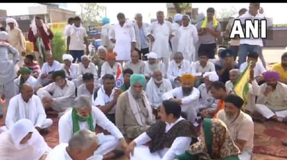 Haryana: सूरजमुखी के एमएसपी को लेकर किसानों का धरना जारी, कुरुक्षेत्र में हाईवे जाम, आज फिर बैठक Farmers protest continues in Haryana for MSP of Sunflower, meeting of farmer leaders again in Kurukshetra
