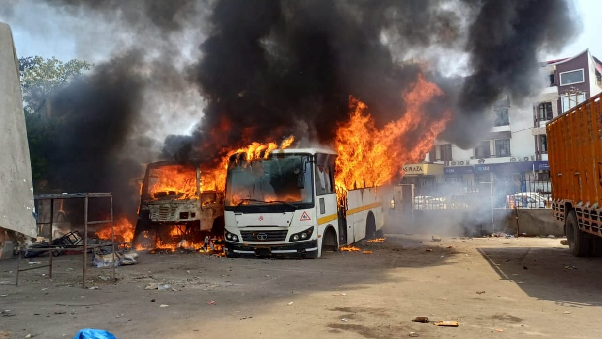 Two buses caught fire during repair Rishikesh News read more update in hindi