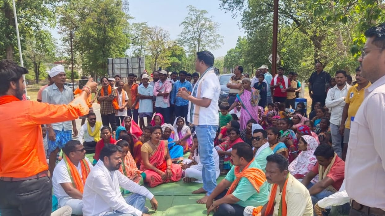 chhattisgarh Former Forest Minister blocked highway for doctor in bijapur