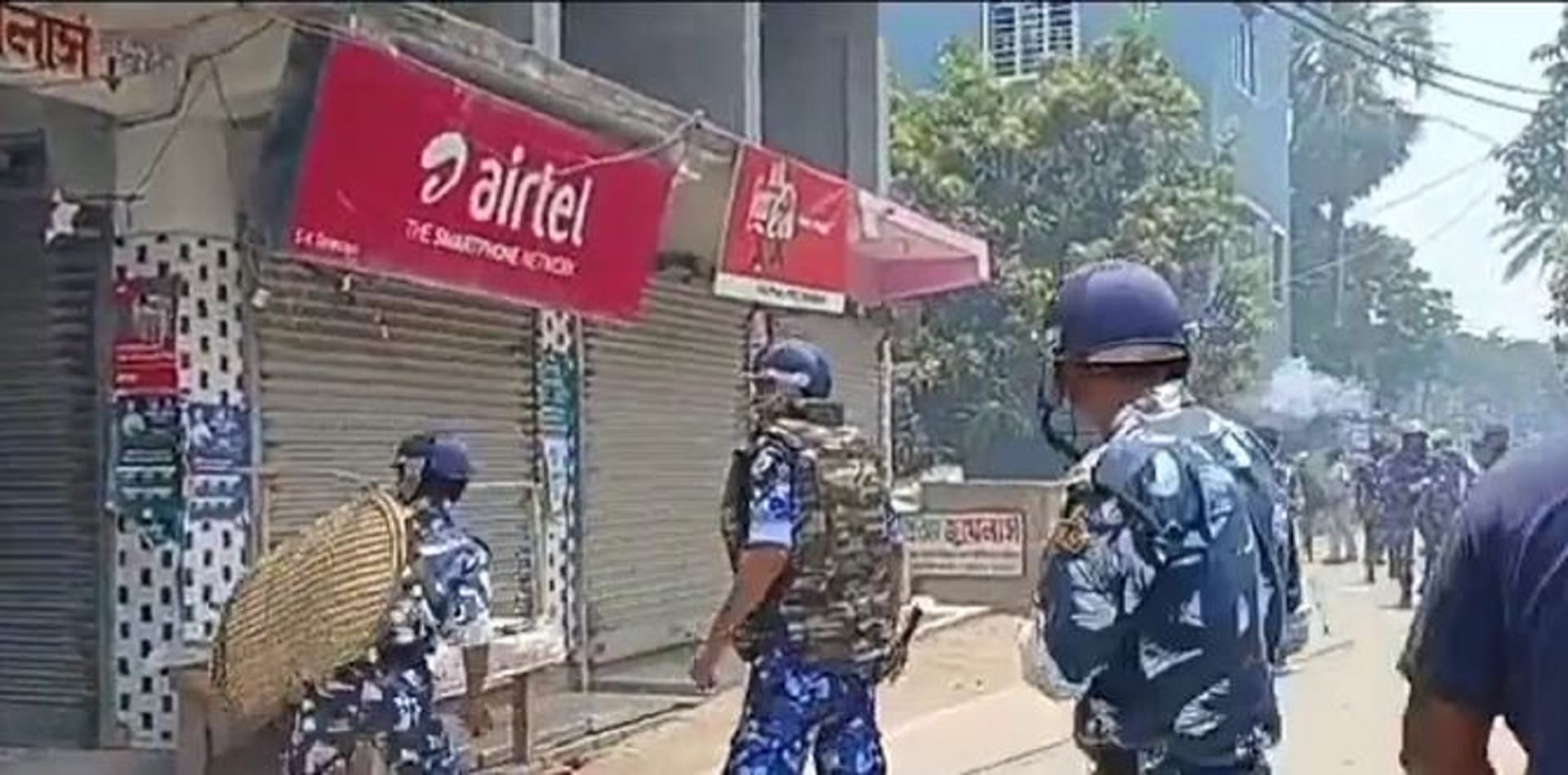 Clashes broke out between the Indian Secular Front and Trinamool Congress workers in Bhangar