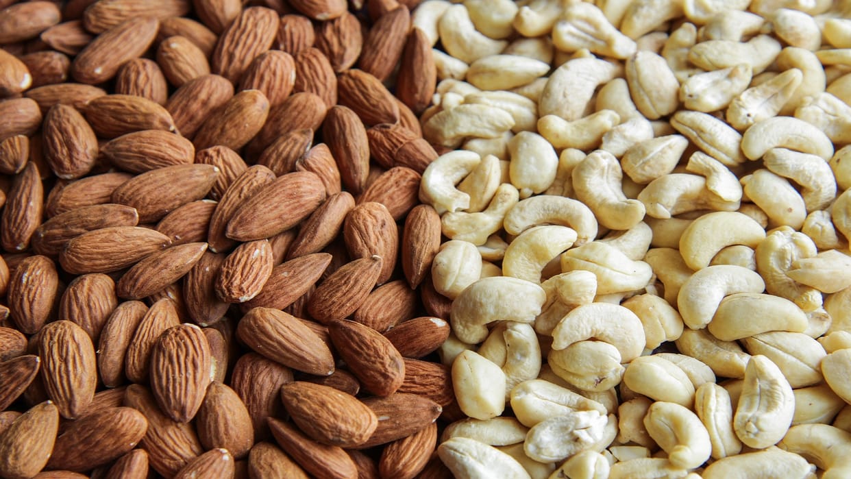 Cheapest Dry Fruits Market in India Buy Cashew Almonds at Low Price