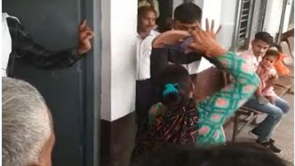 Wife Beaten His Husband In etah court hindi news