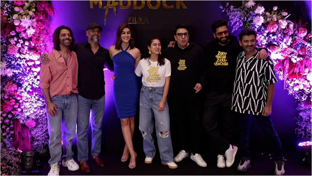 Zara Hatke zara bachke sara ali khan and vicky kaushal enjoys success party