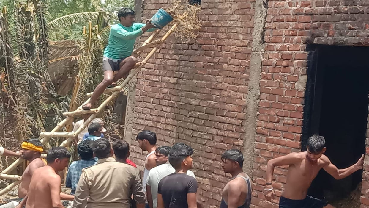 Kannauj: Fire broke out in two houses, 17 cattle died