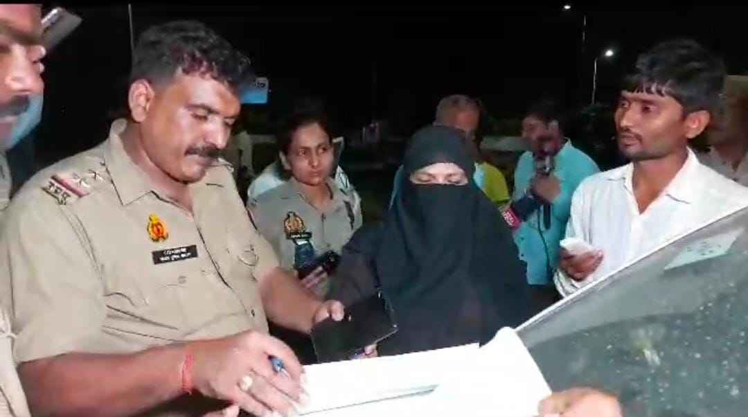 Khan Mubarak Death, Sister took the dead body from Hardoi, said I dont want to say anything