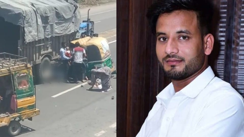 Three people including woman died due to tractor crashed tempo in Bareilly