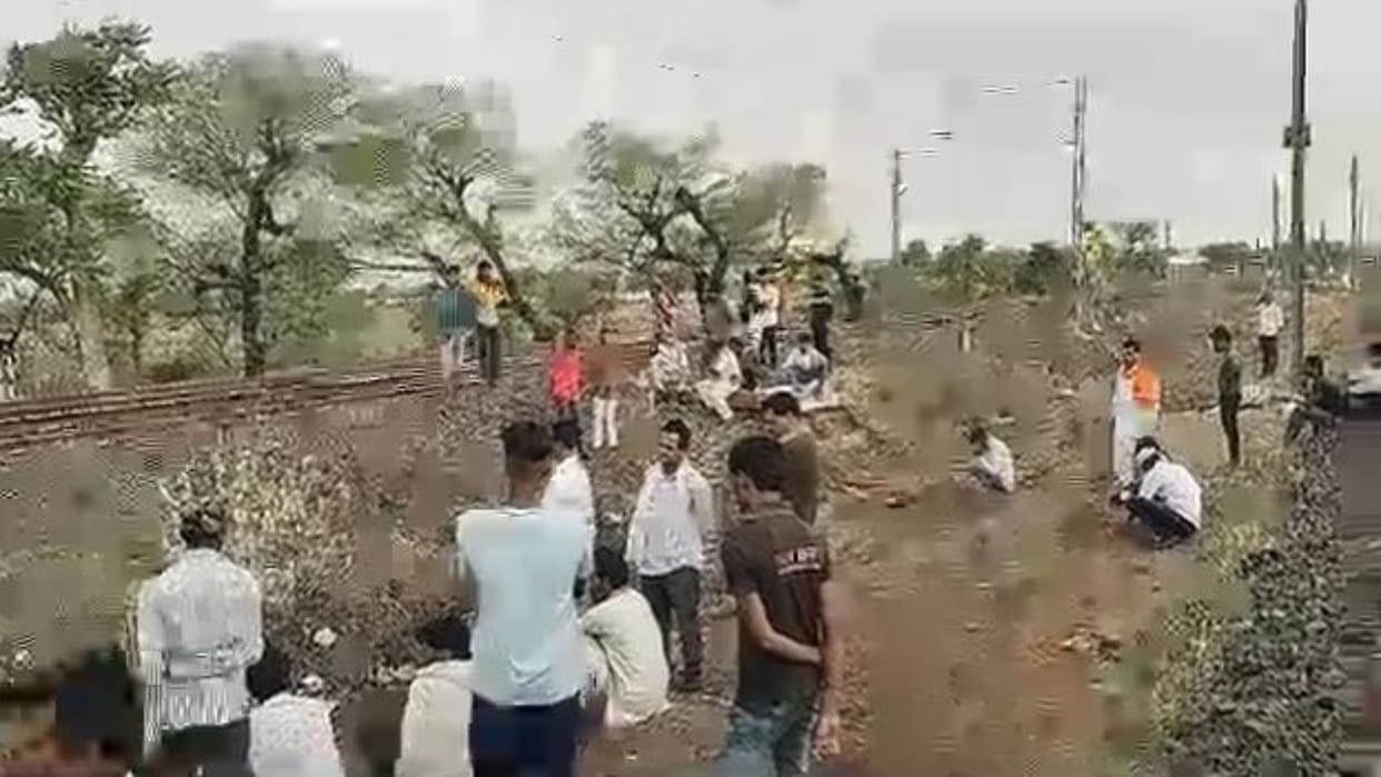 Lover Couple Suicide lover couple cut their lives from the train In Vidisha