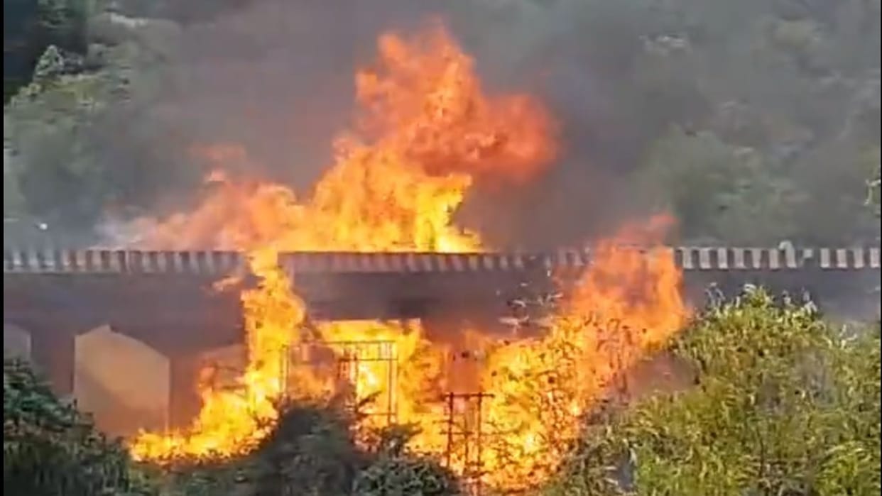 Mumbai Pune Expressway Fire Accident News: Oil Tanker Catches Fire Several Dead And Injured