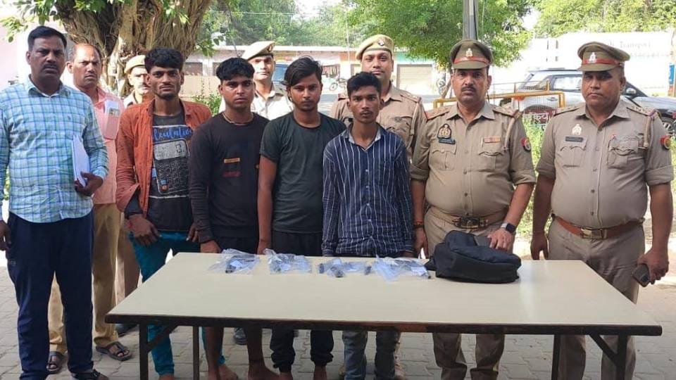 Police arrested three robbers of stone pelting gang of Yamuna Expressway in encounter in Mathura