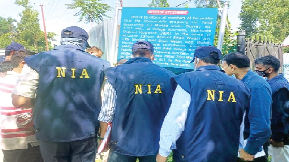 jammu kashmir: NIA raids Hizbul terrorist Riyaz house in Kishtwar, interrogates family members