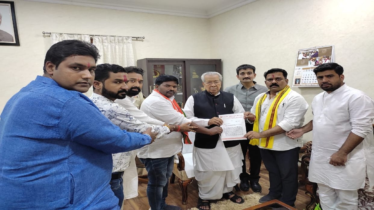 Memorandum submitted to Governor against CGPSC corruption, BJYM demands cancellation of exam, Mahasangram on J