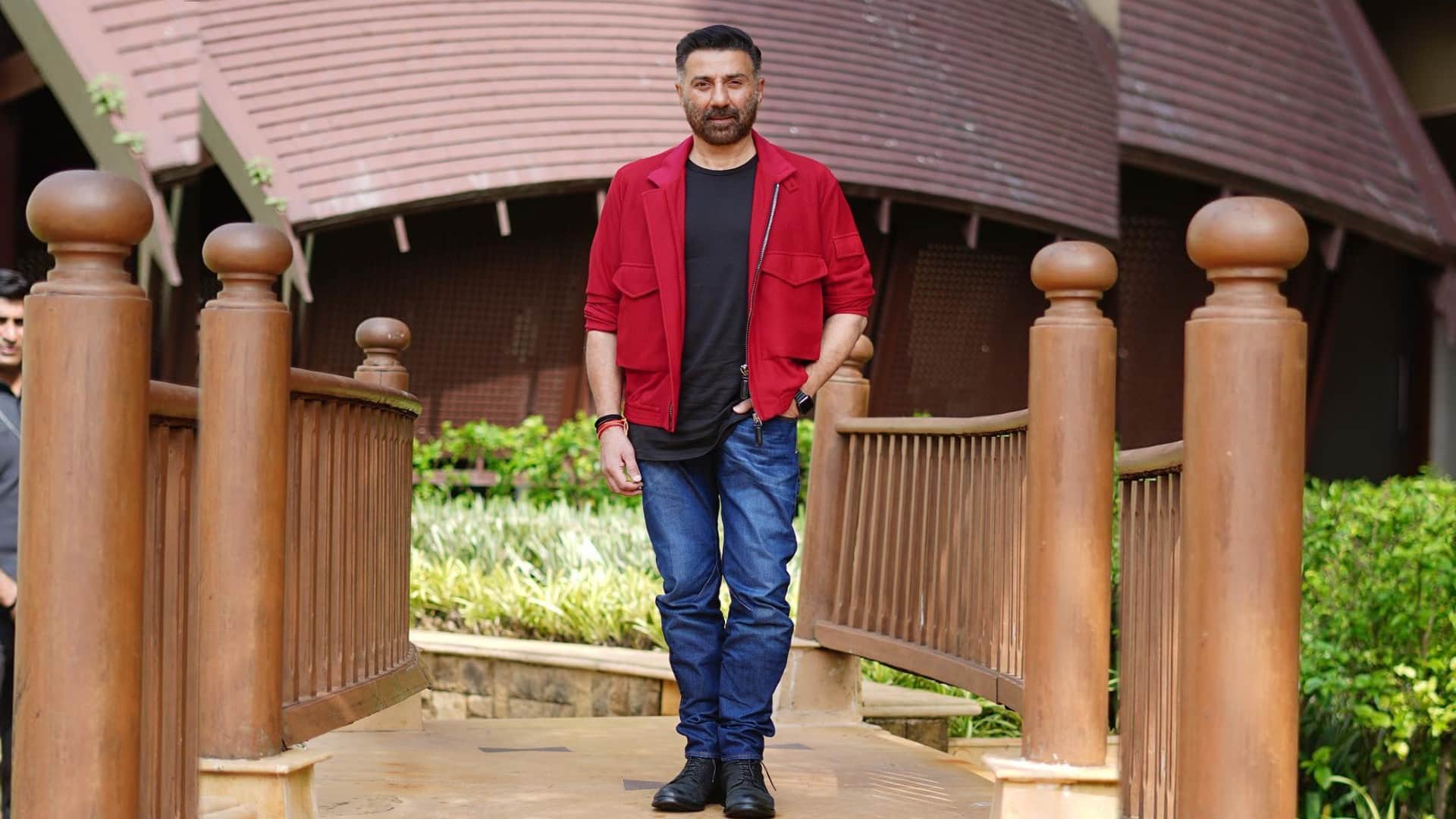 Sunny Deol Gadar 2 actor shared that he teased a girl and her brother chased him he said main galat tha