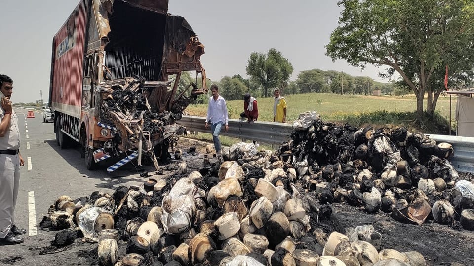 Trolley collided with truck on green corridor in Mahendragarh, trolley caught fire, driver scorched