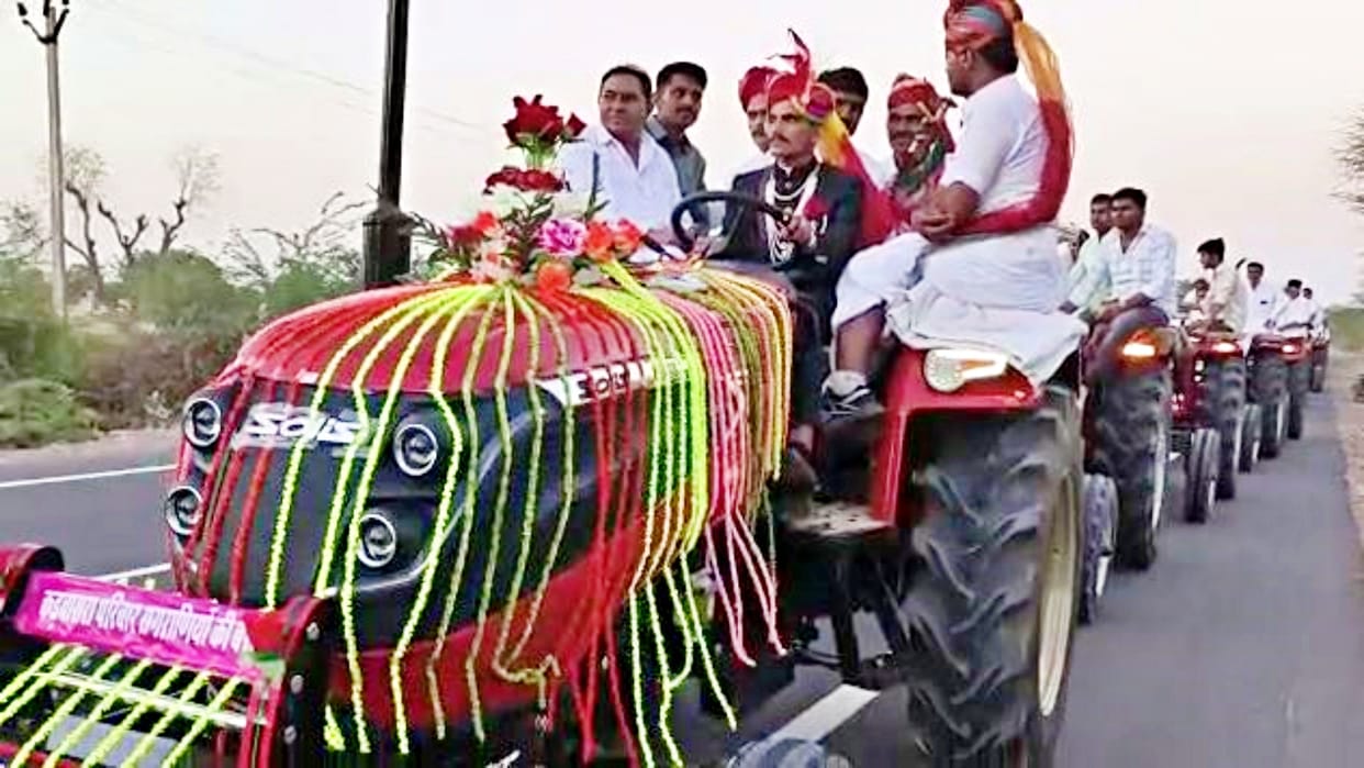 Baraat procession on 51 tractors in Gudamalani of Rajasthan Barmer