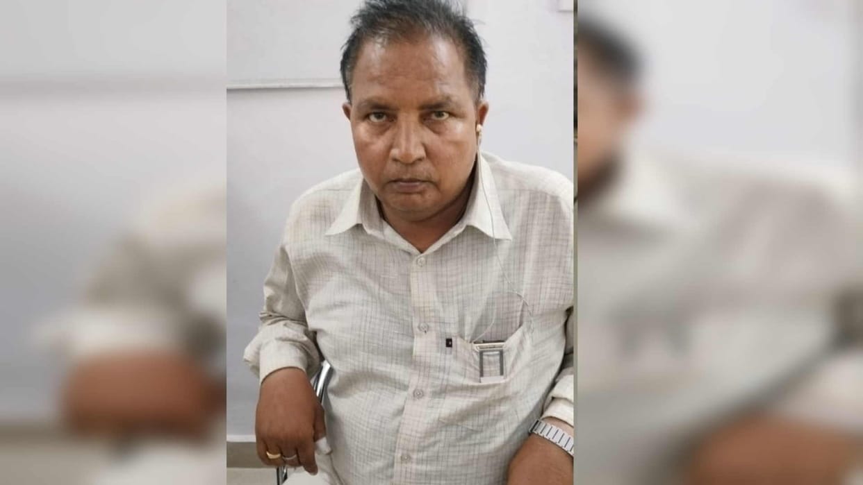 Anti corruption team caught revenue inspector to taking bribe in Deoria