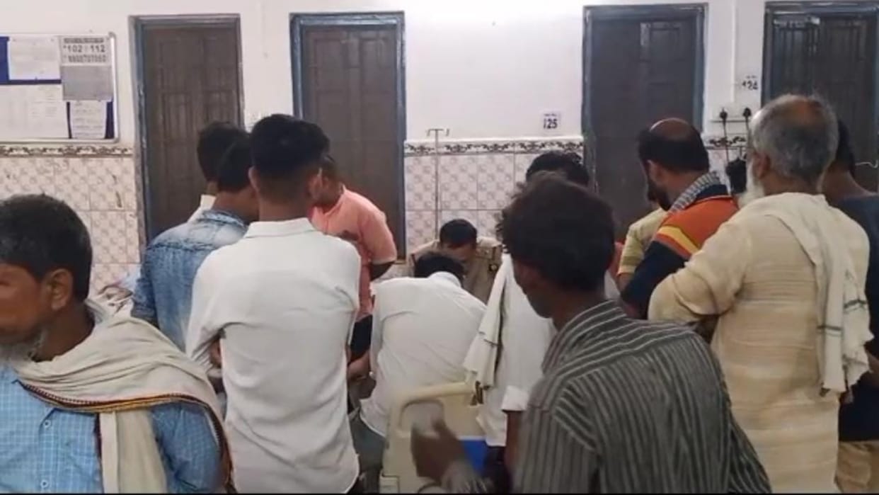Uncontrolled truck crushed three people riding a bike in Sitamarhi; Three people including minor died
