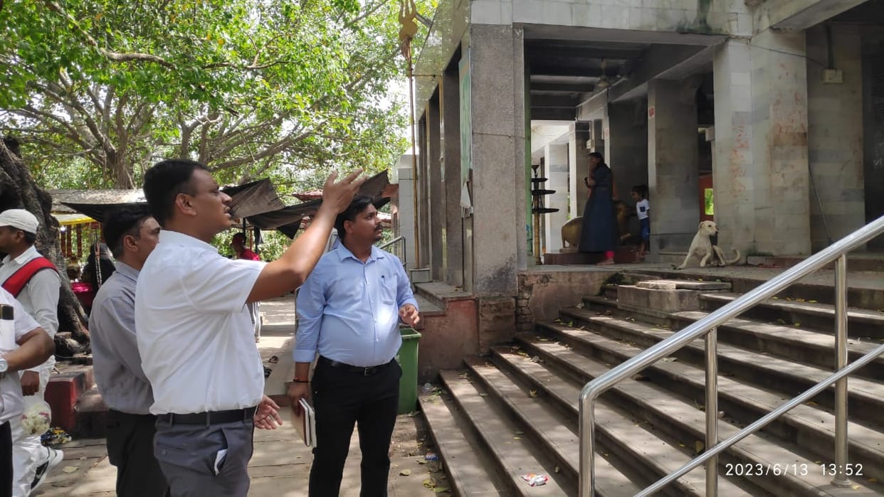 DM of varanasi angry after seeing slow pace of construction works in sarnath