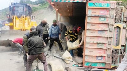 Lahaul Spiti: Cement laden truck overturns on Manali Leh Road near Ropsang