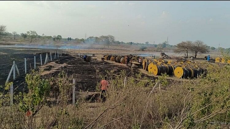 fire in the fields reached Balod railway station