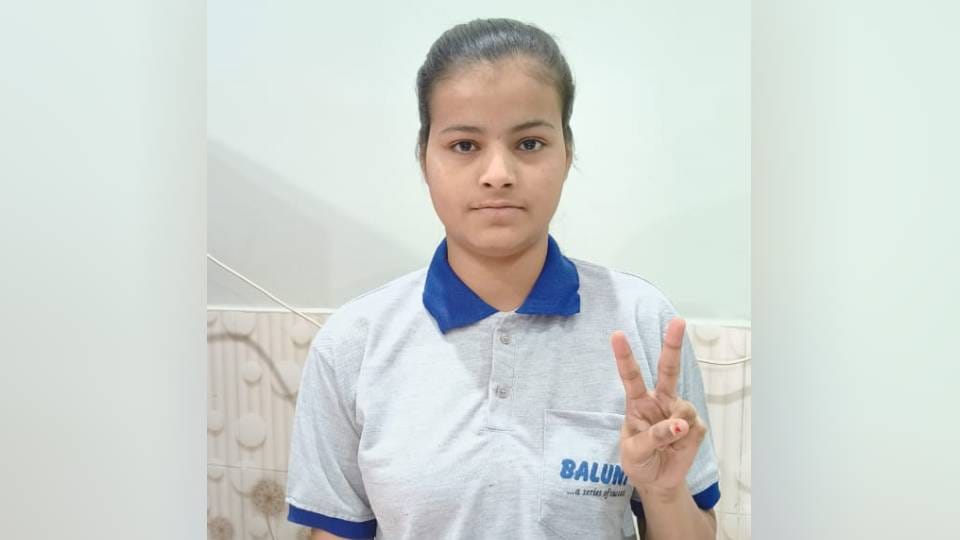 daughter of Truck mechanic in Agra has secured one ninety two rank in country in NEET exam
