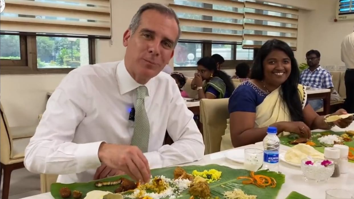 US Ambassador to India Eric Garcetti tried South indian Thali in tamilnadu bhawan new delhi marked delicious