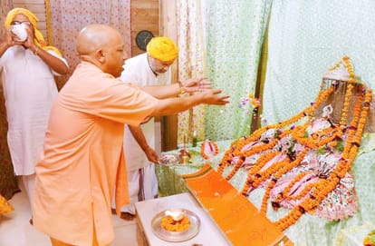 CM Yogi Adityanath in Ayodhya, offers prayer to Ramlala.
