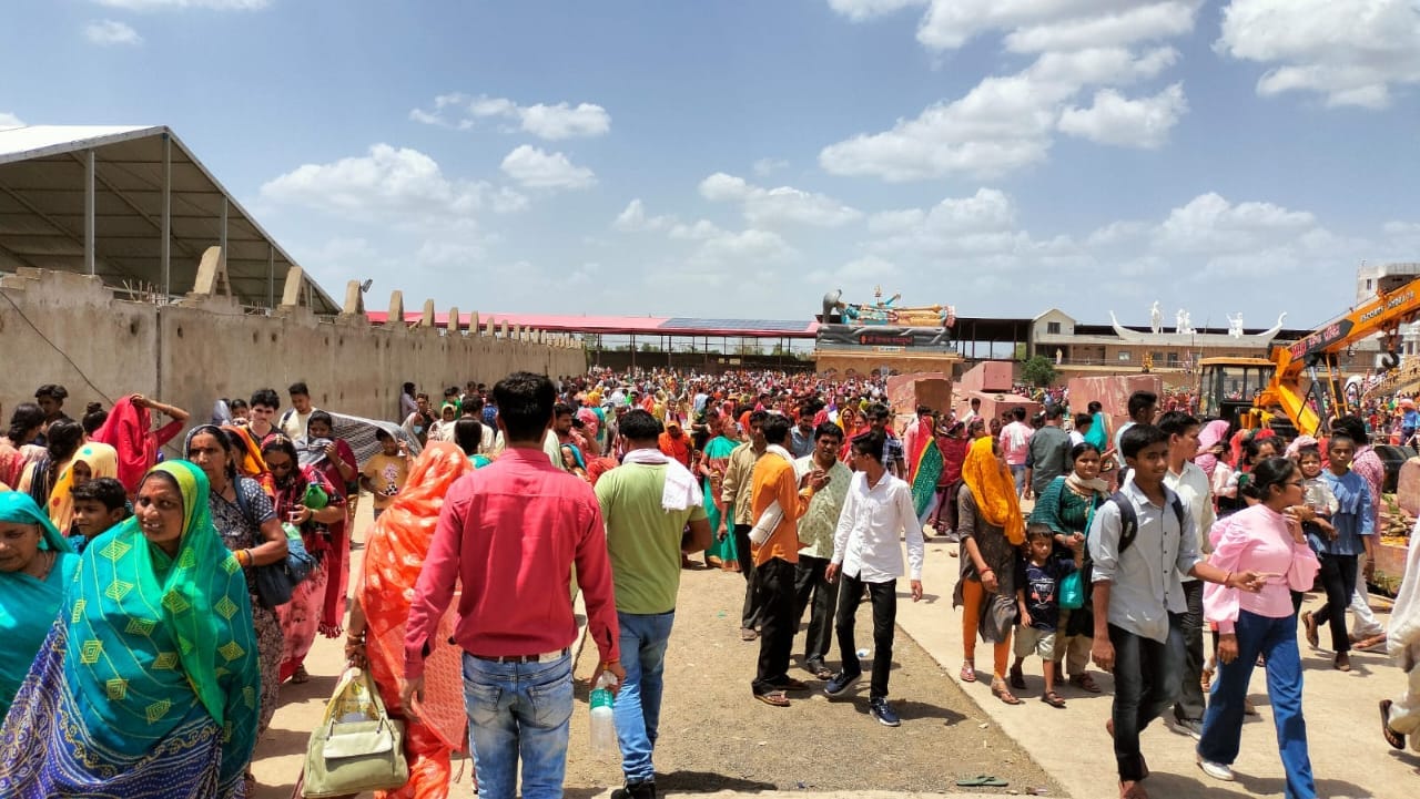 Sehore: Devotees gathered in Kubereshwar Dham a day before in the Dome made for Bhajan Sandhya