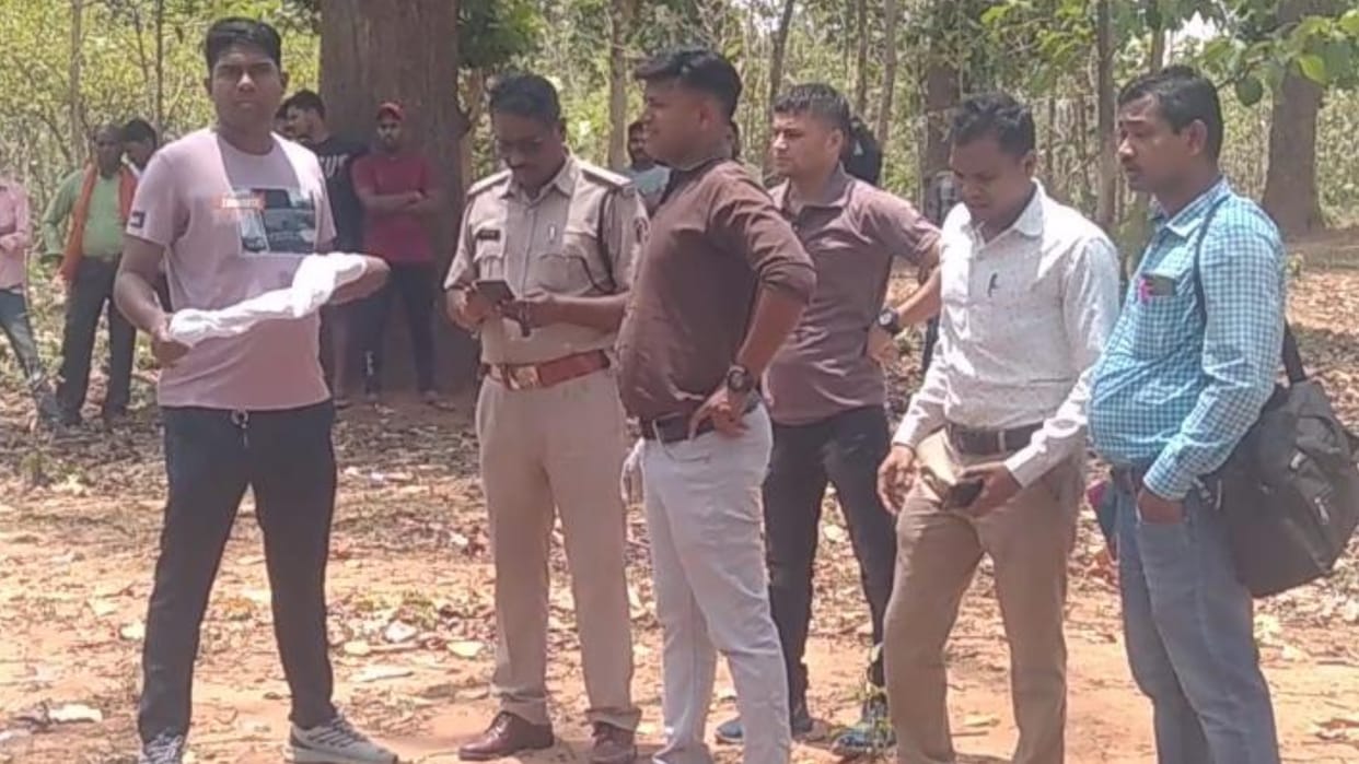 young man dead body found in forest in korba fear of murder