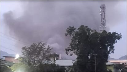 Roorkee News: दवा कंपनी के गोदाम में लगी आग, धुंआ उठता देख कर्मचारियों में मची अफरा-तफरी Roorkee News: Fire broke out in the warehouse of pharmaceutical company