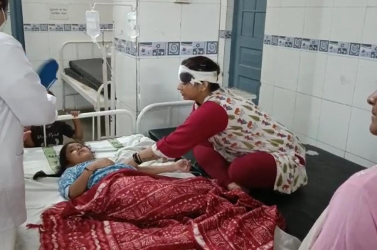 Ujjain: Two cars collided at Chakravada Fanta, one dead, eight seriously injured