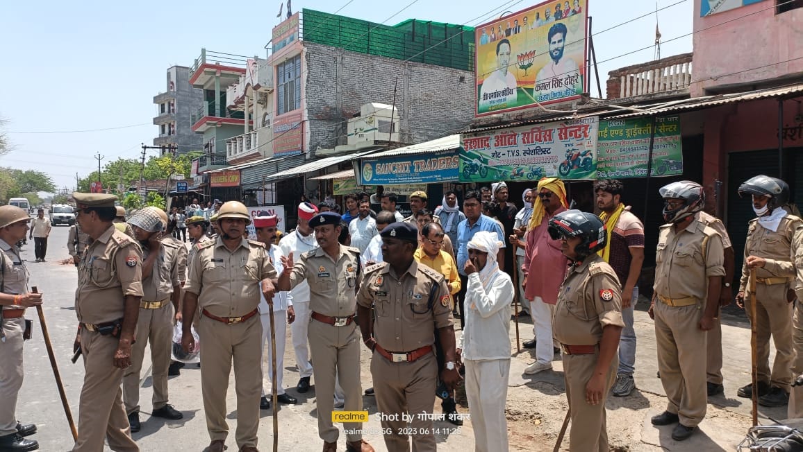 Relatives agitated over the suspicious death of the mason, four policemen including the station chief were inj