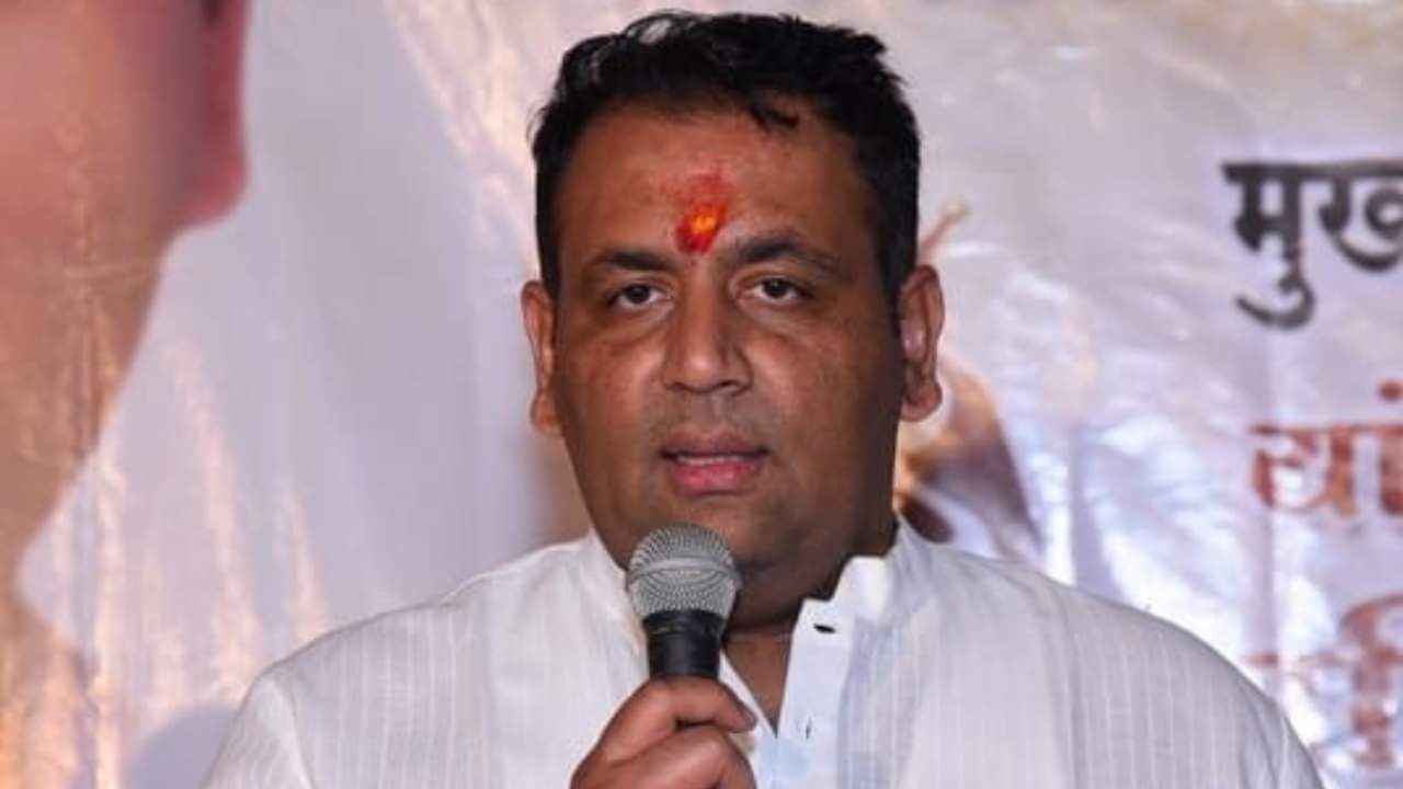 Maharashtra Thackeray Fadnavis Dighe feature in new ad on Sena BJP