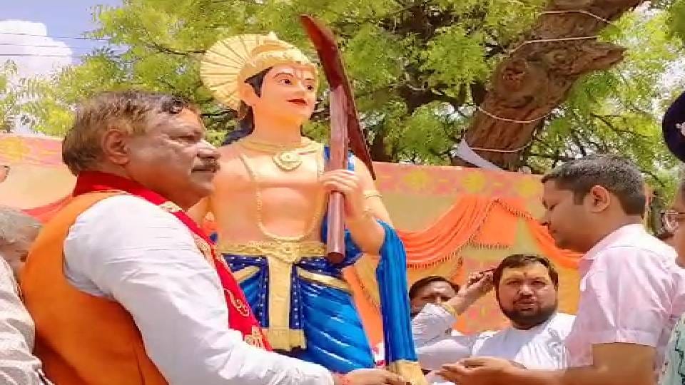 statue of Shri Dauji Maharaj was inaugurated in Baldev of Mathura