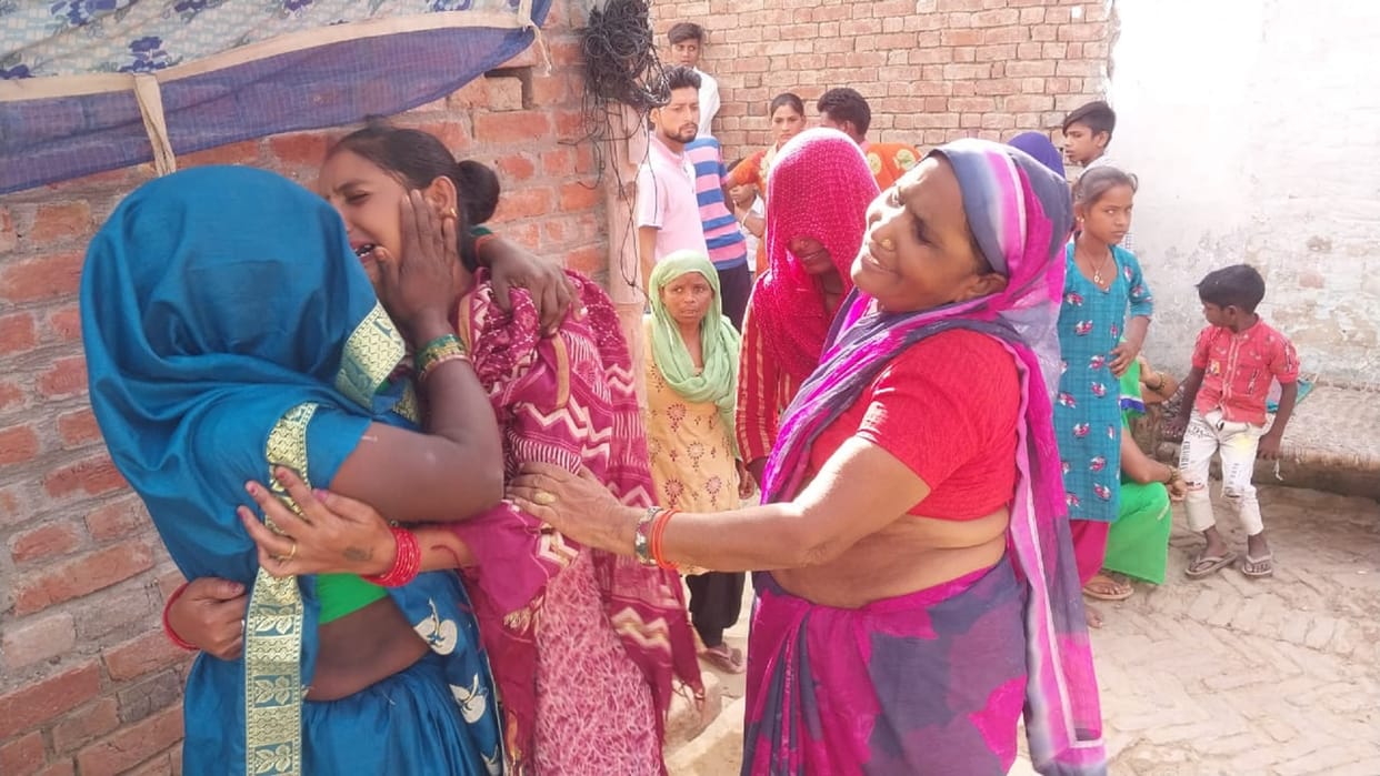 Husband wife shot and committed suicide in dispute of missing mobile from marriage ceremony in moradabad