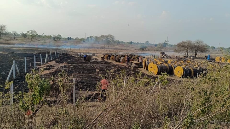 fire in the fields reached Balod railway station