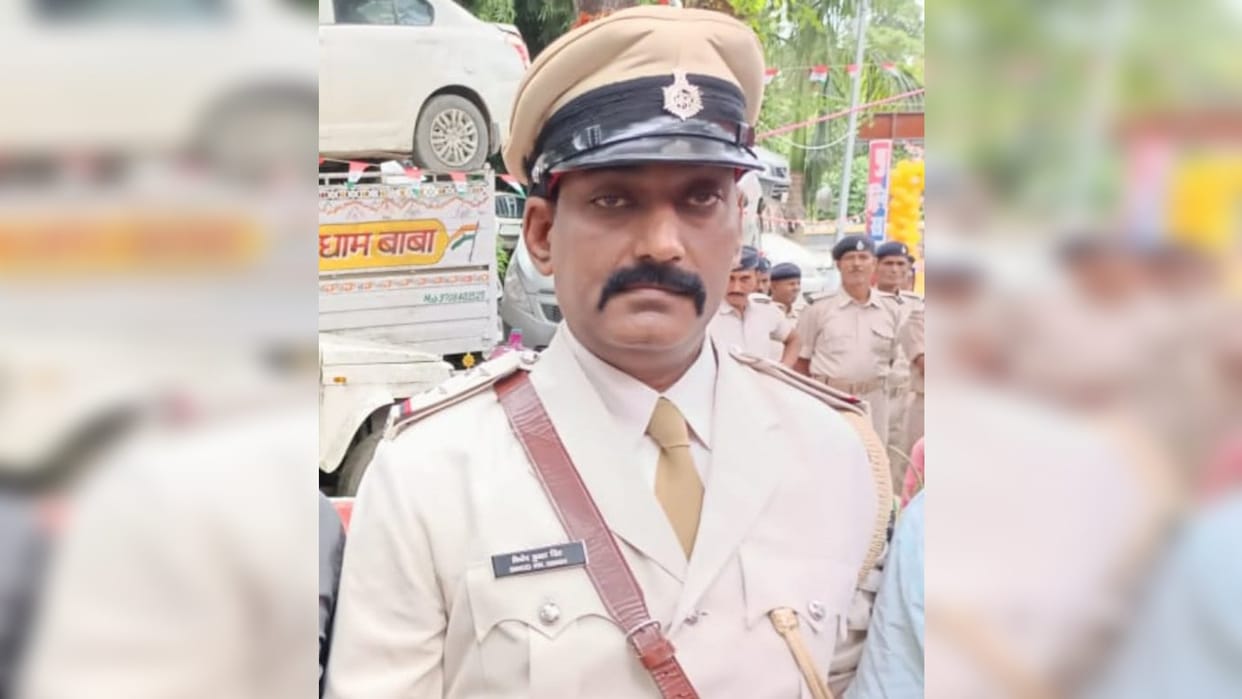 Siwan SP suspended Mufassil police station chief Vinod Kumar in case of negligence