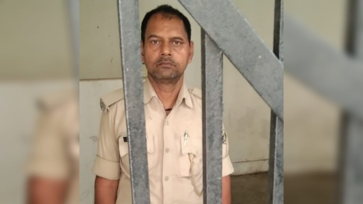 Sub-inspector brutally beat up watchman and put him in custody in Begusarai