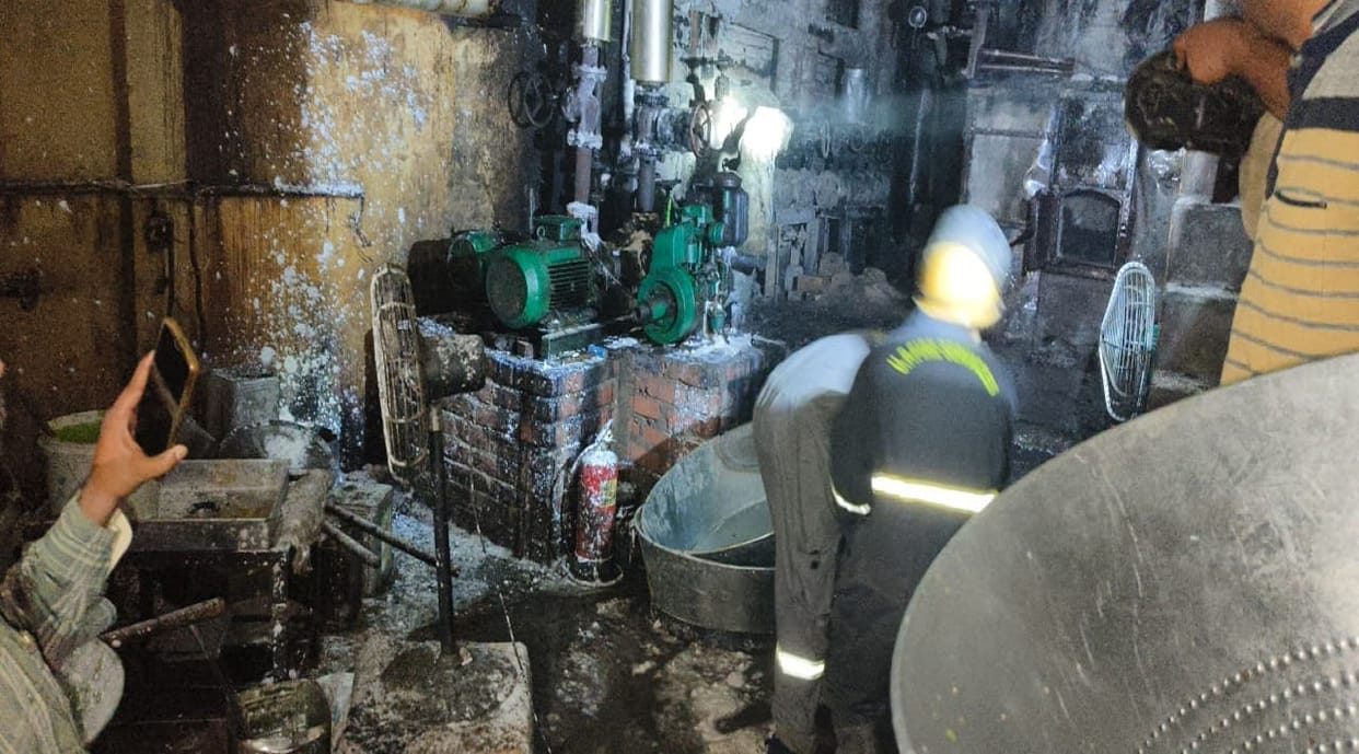 Namkeen factory caught fire due to boiler explosion workers saved their lives by running