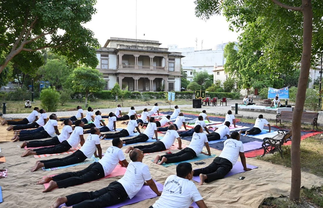 CRPF jawans did yoga in Bharat Mata Temple preparations for World Yoga Day