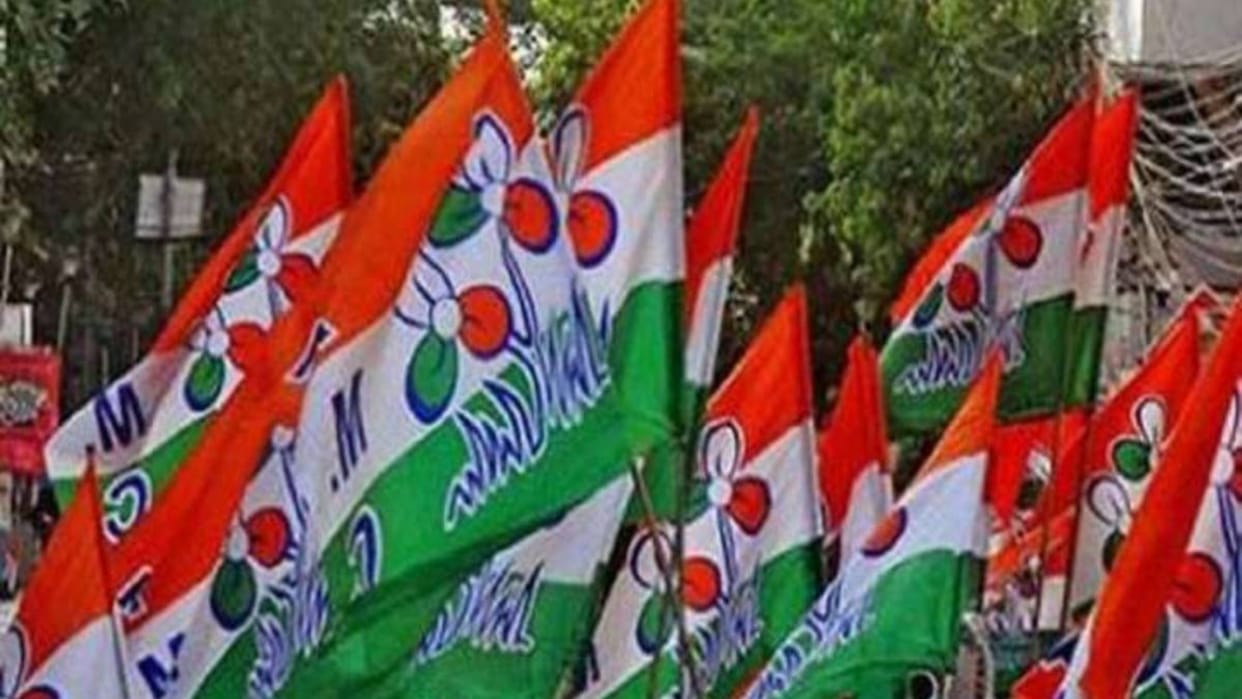 West Bengal: Clash erupted between two groups of TMC during nomination for Panchayat elections