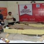 रक्तदान करते एनसीसी कैडेट्स