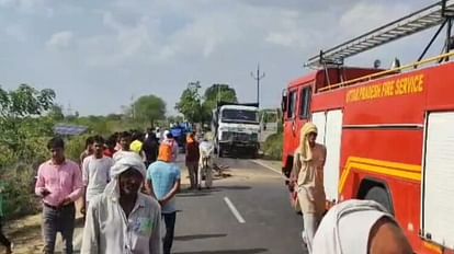 Bike caught fire due to dumper collision in Mahoba, driver burnt alive