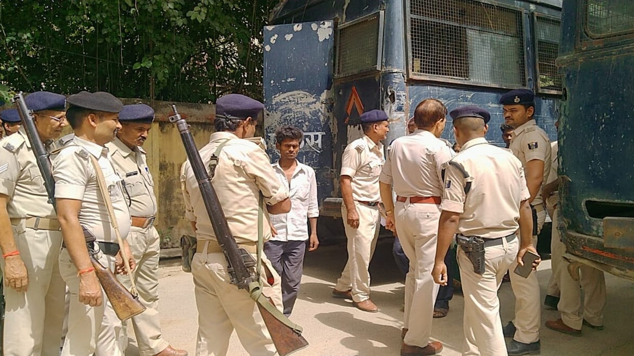 Bihar News Three prisoners absconded from Patna Civil Court by dodging police
