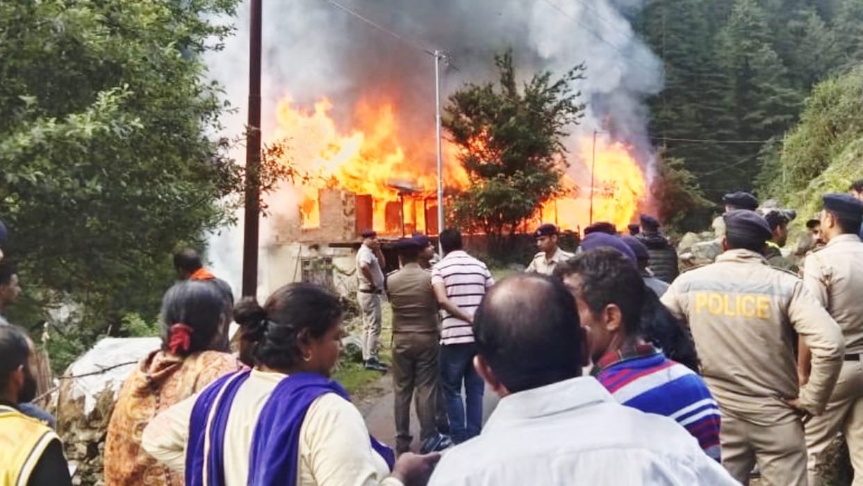 chamba murder case villagers protest in police station demands punishment to murder culprit