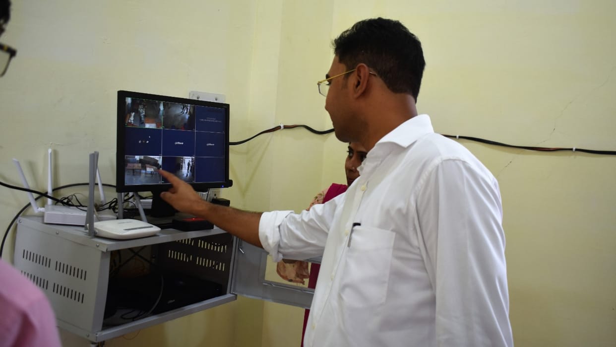 Chhattisgarh Election 2023: 1500 EVMs reached Balod first level checking started