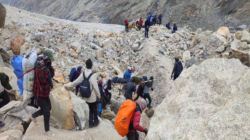 Uttarkashi news Guide dead body brought to Gangotri after 11 days from Kalindi track