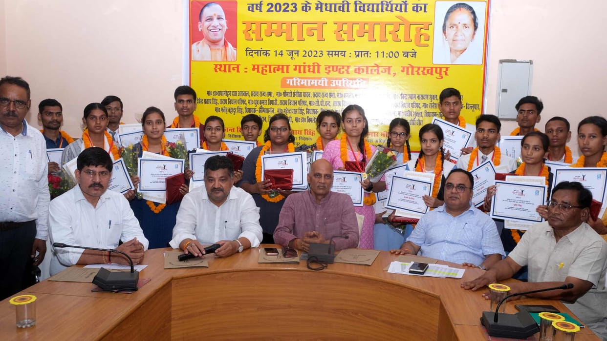 faces of meritorious students of UP board blossomed after receiving honour