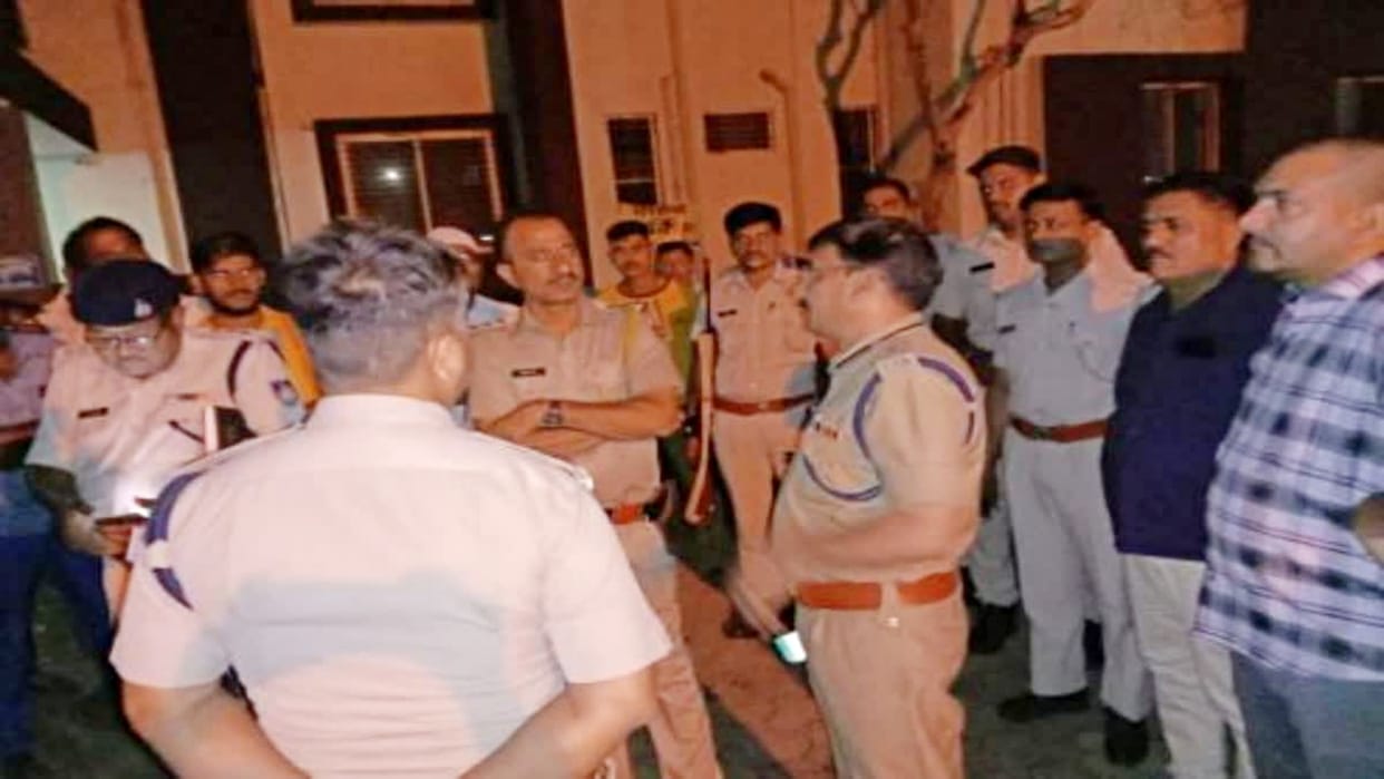 The miscreants rescued the companions after shooting the sub-inspector